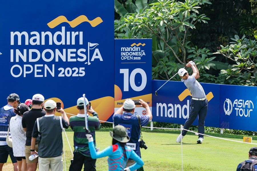 Aksi pegolf Indonesia, Kevin Caesario Akbar, pada Mandiri Indonesia Open 2025 di Pondok Indah Golf Course, Jakarta, pada 31 Agustus 2025. (Dok. Mandiri Indonesia Open 2025)