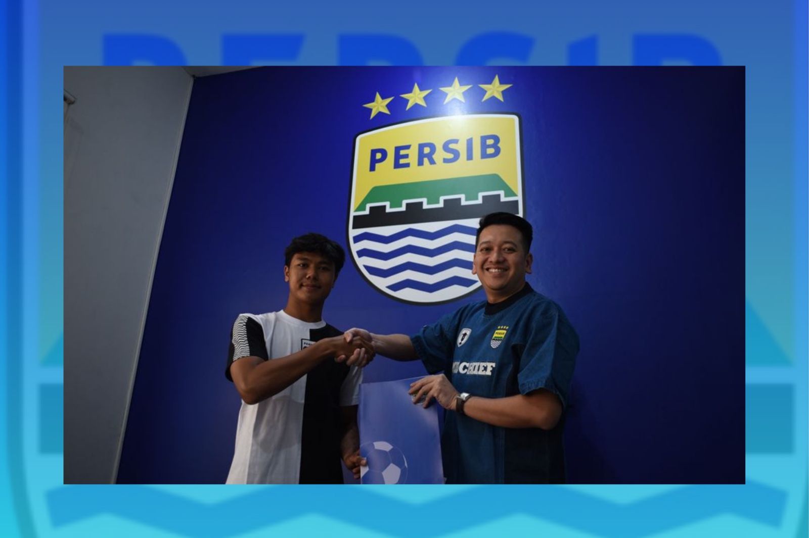 Nazriel Alfaro Syahdan resmi dipromosikan ke tim utama Persib. (Foto: Dok. Persib/Grafis: Skor.id)