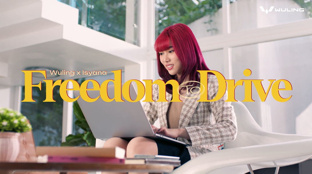 Wuling Alvez kolaborasi dengan Isyana Sarasvati rilis video bertajuk Freedom to Drive (Wuling Motors).