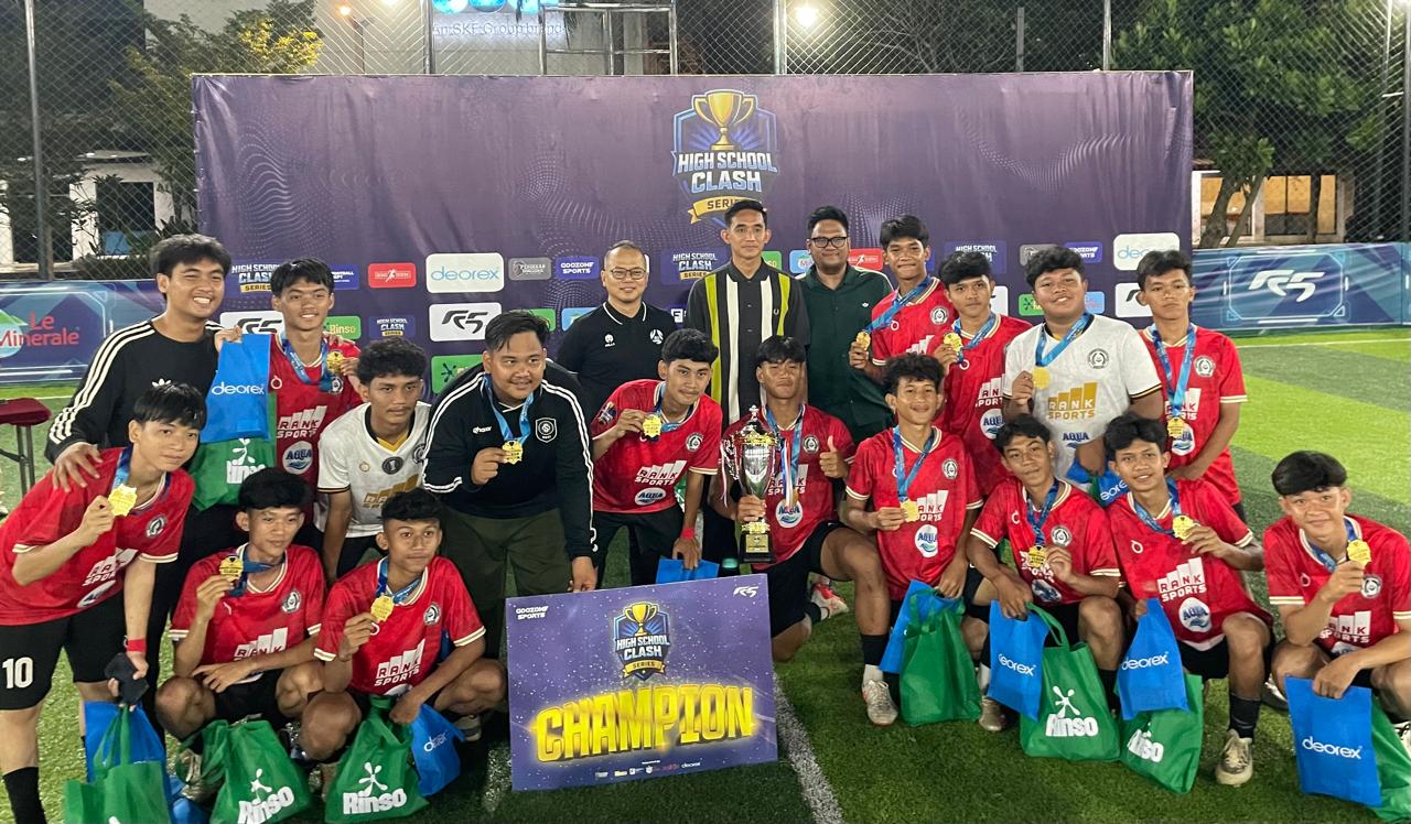 SSMK Nusantara menjadi juara Pre-Season High School Clash Series di Pendekar Goozone Cibis, Jakarta, pada 13 Desember 2025. (Taufani Rahmanda/Skor.id)
