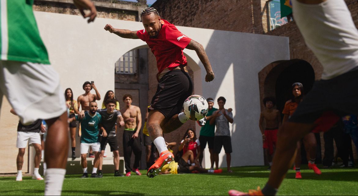 Aksi Neymar pada Flow House dengan menggunakan Puma Future 9. (Dok. Puma Indonesia)